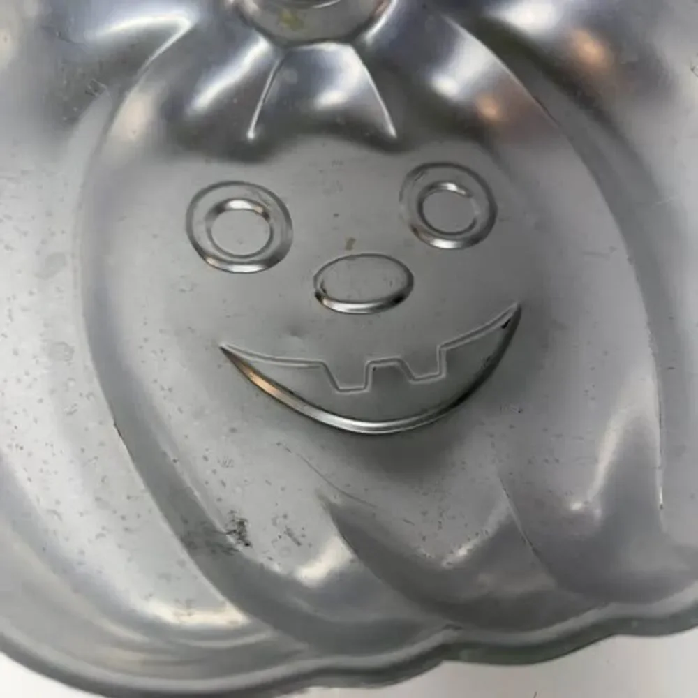 Vintage 1987 Wilton Pumpkin Jack-O-Lantern Cake Pan